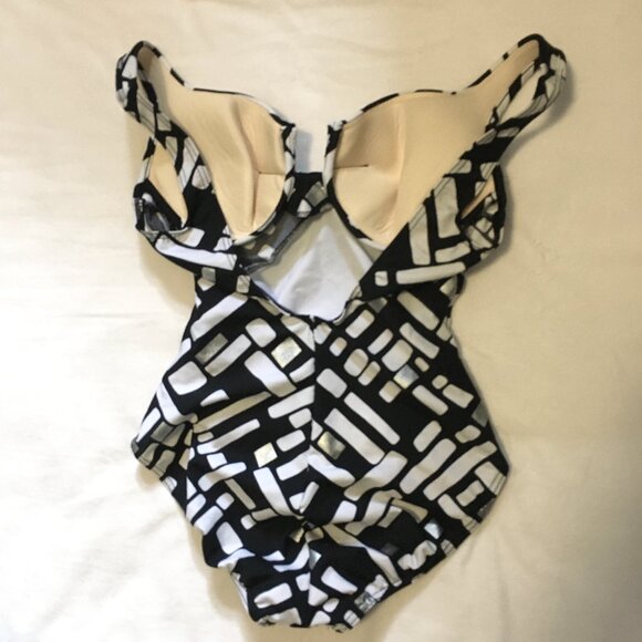 Miraclesuit 'Must Have' One-Piece Allover Slimming Underwire Swimsuit - Picture 7 of 16